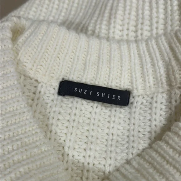 Suzy Shier White Crew Neck Sweater with Floral Embellishments - Picture 4 of 5